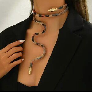 Glam Gold & Black Snake Choker Necklace – Bold Rhinestone Statement Accessory